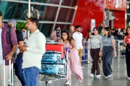 Several Indians were trying to book flights to the US after tech giants issued directives in light of the H-1B visa fee hike(RAJ K RAJ /HT PHOTO)