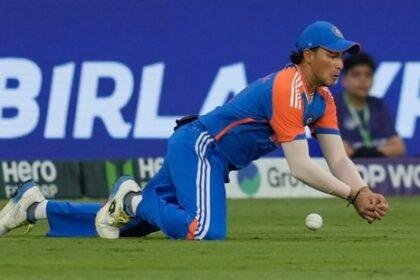 India's Abhishek Sharma drops the catch of Pakistan's Sahibzada Farhan.(AP)