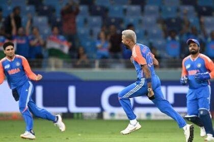 Hardik Pandya (C) celebrates with Shubman Gill (L) after taking the wicket of Saim Ayub during the Asia Cup 2025 match between India and Pakistan(AFP)