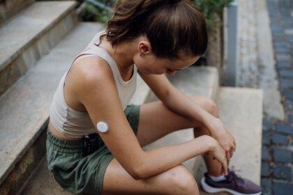 Diabetic woman feels dizzy