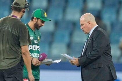 Pakistan's captain Salman Agha shares team list with match referee Andy Pycroft at the toss during against UAE(AP)