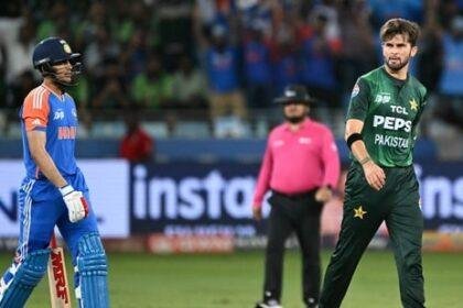 Shaheen Afridi reacts after being hit for runs by Shubman Gill during Pakistan's loss to India in the Asia Cup.(AFP)