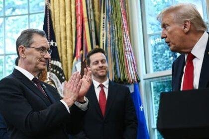 Pfizer CEO Albert Bourla (L) applauds as US President Donald Trump makes an announcement on prescription drugs in the Oval Office of the White House in Washington, DC, on September 30, 2025. (Photo by Brendan SMIALOWSKI / AFP)(AFP)