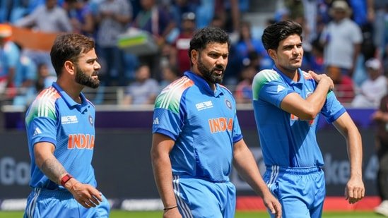 Virat kohli, Rohit Sharma and Shubman Gill after a match.(PTI)