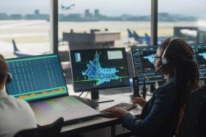 Air traffic controllers told to keep working during government shutdown