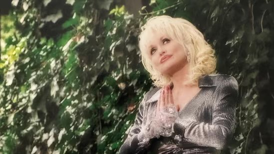 Fans have flooded social media platforms with posts wishing Dolly Parton a speedy recovery. (Facebook/Freida Parton)