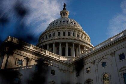 Political leaders show no signs of compromise as government shutdown continues