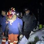 Tibetan firefighters rescue trekkers from Everest. Pic: Reuters