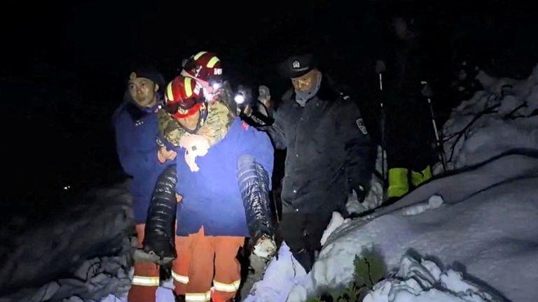 Tibetan firefighters rescue trekkers from Everest. Pic: Reuters