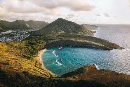 blue water and mountains in hawaii