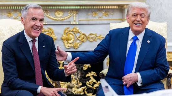 US President Donald Trump and Mark Carney, Canada's prime minister, during a meeting in the Oval Office of the White House in Washington, DC, US(Bloomberg)